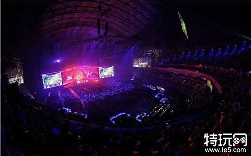 到俱乐部的 到俱乐部的